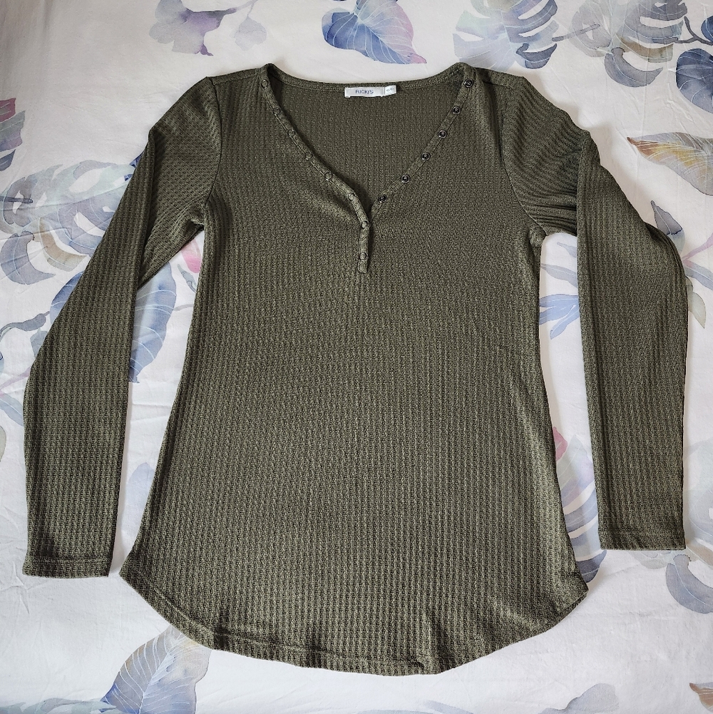 Long Sleeve Waffle Knit Henley Top In Olive Green